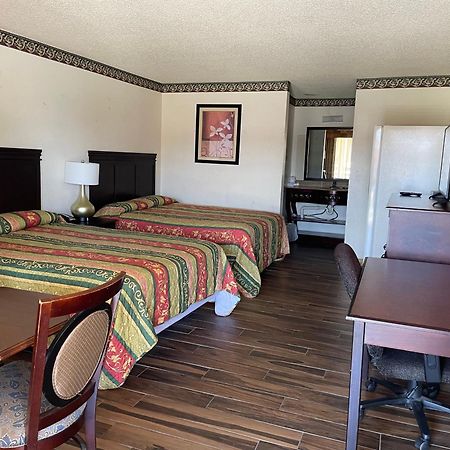 Granbury Inn And Suites Екстериор снимка