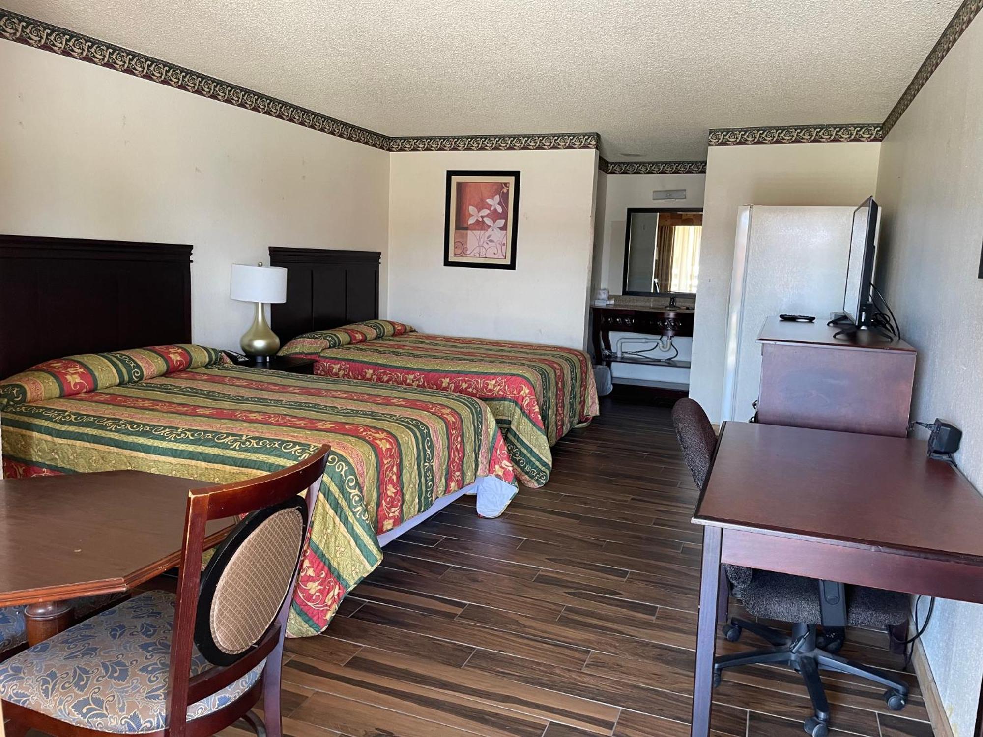 Granbury Inn And Suites Екстериор снимка