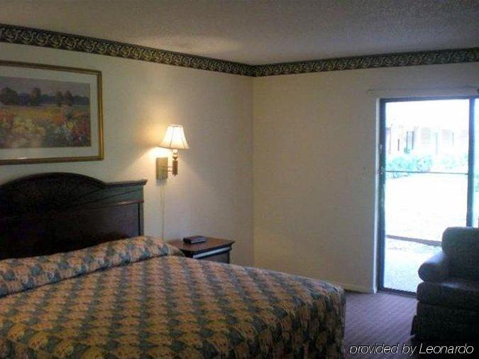 Granbury Inn And Suites Екстериор снимка