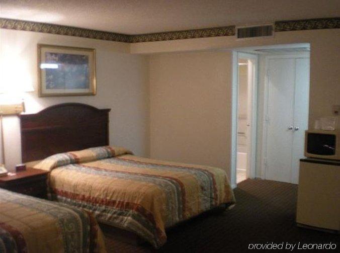 Granbury Inn And Suites Екстериор снимка