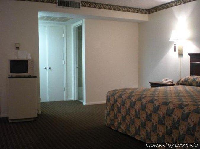 Granbury Inn And Suites Екстериор снимка