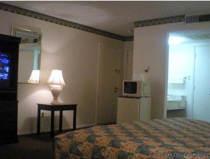 Granbury Inn And Suites Екстериор снимка