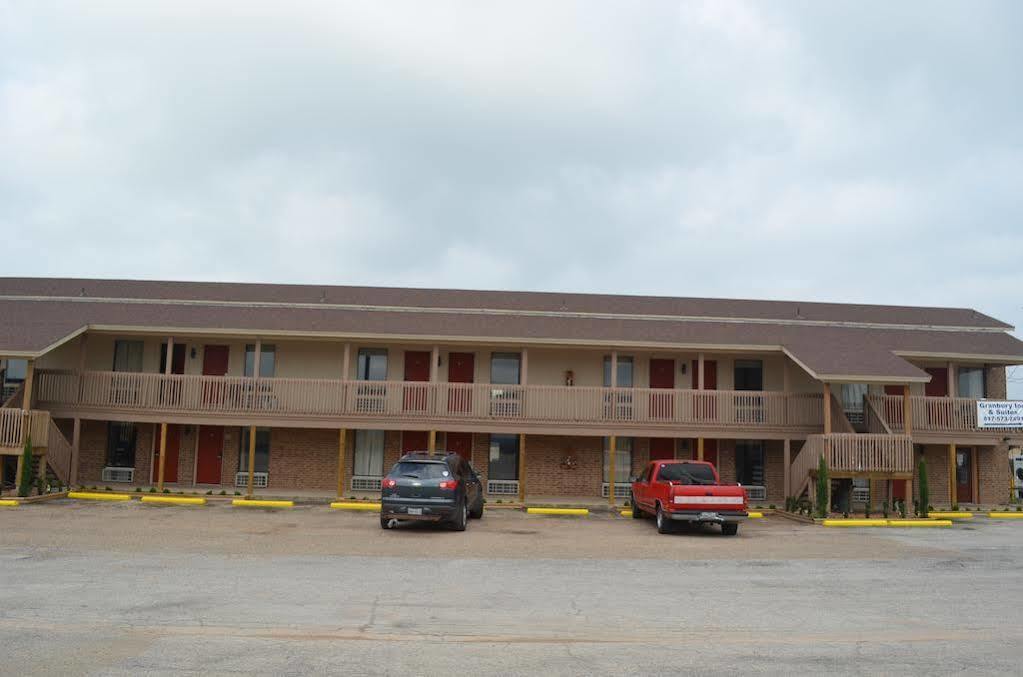 Granbury Inn And Suites Екстериор снимка