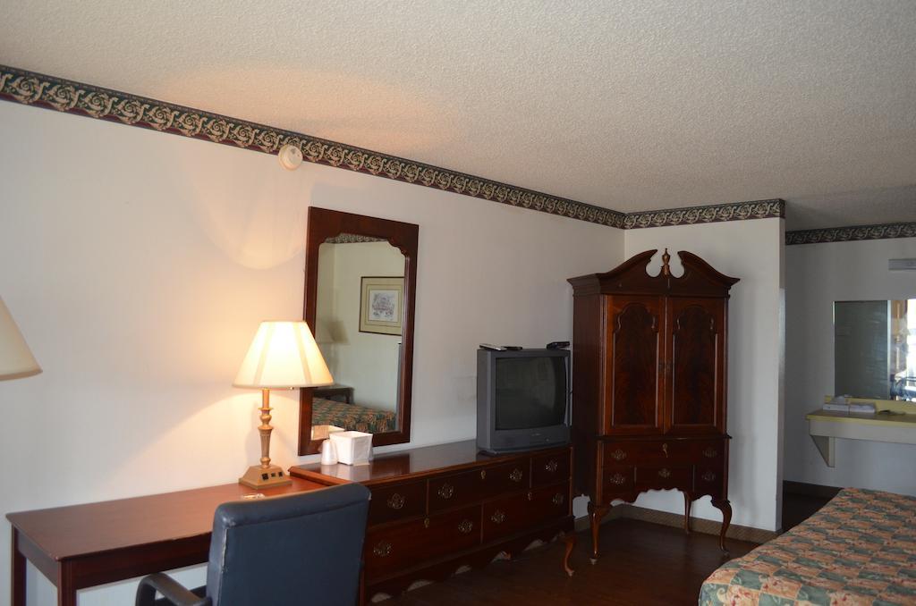 Granbury Inn And Suites Стая снимка