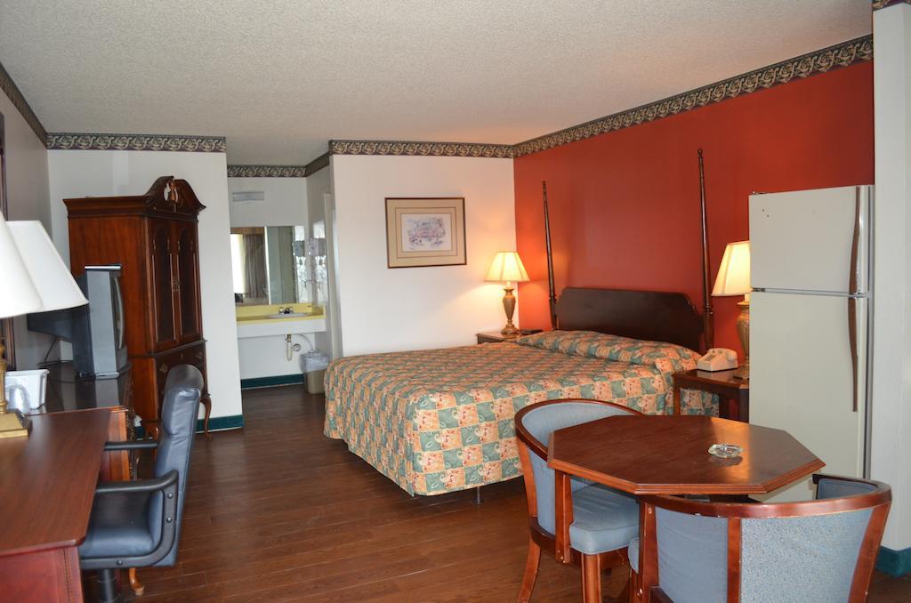 Granbury Inn And Suites Стая снимка