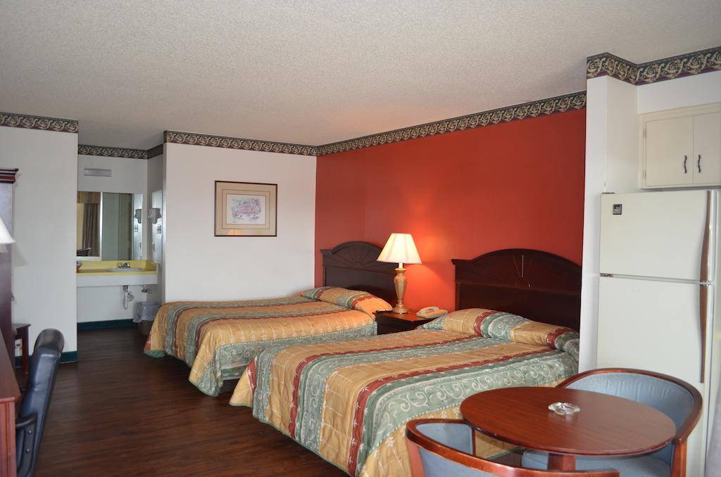 Granbury Inn And Suites Стая снимка